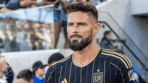 Veteran Striker Giroud Signs for Lille at 38